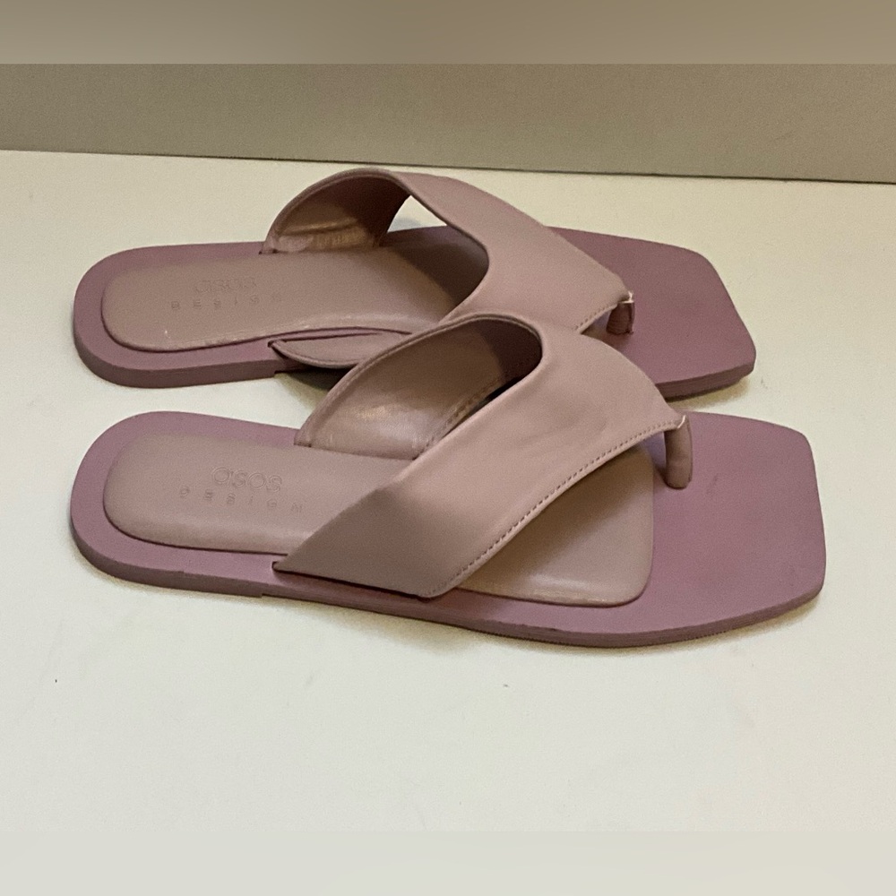 ASOS Design Fig Toe Thong Flat Sandals 8 - Picture 6 of 10
